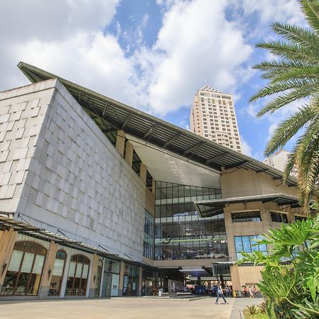 فندق هوليداي إن آند سويتس ماكاتي المظهر الخارجي الصورة Rockwell Center