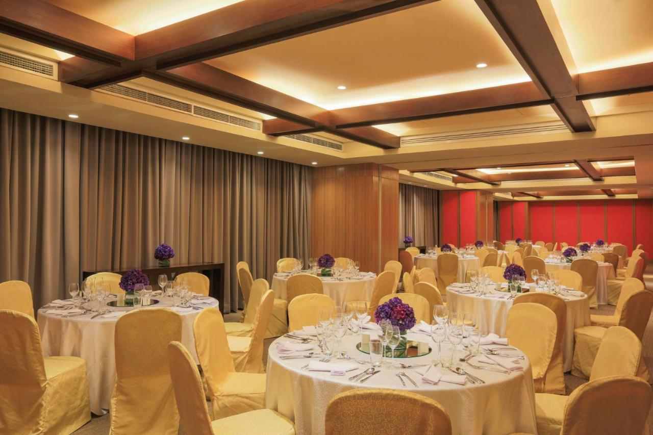 فندق هوليداي إن آند سويتس ماكاتي المظهر الخارجي الصورة The ballroom