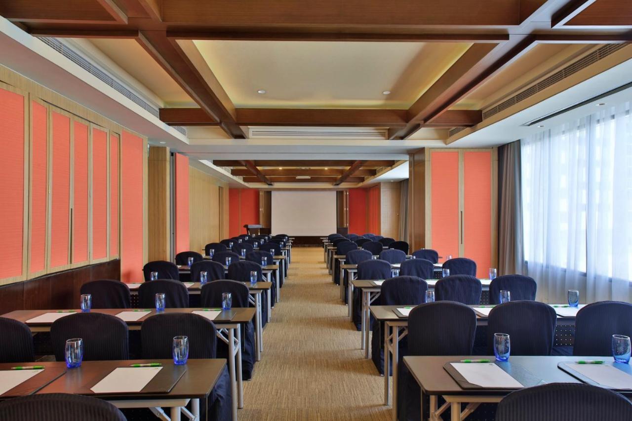 فندق هوليداي إن آند سويتس ماكاتي المظهر الخارجي الصورة Meeting room